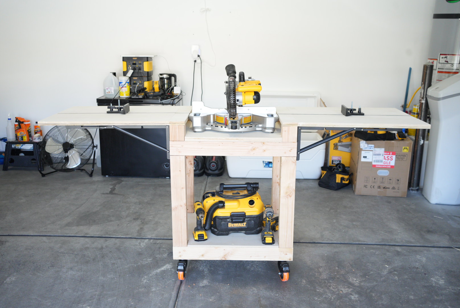Expandable Miter Saw Station