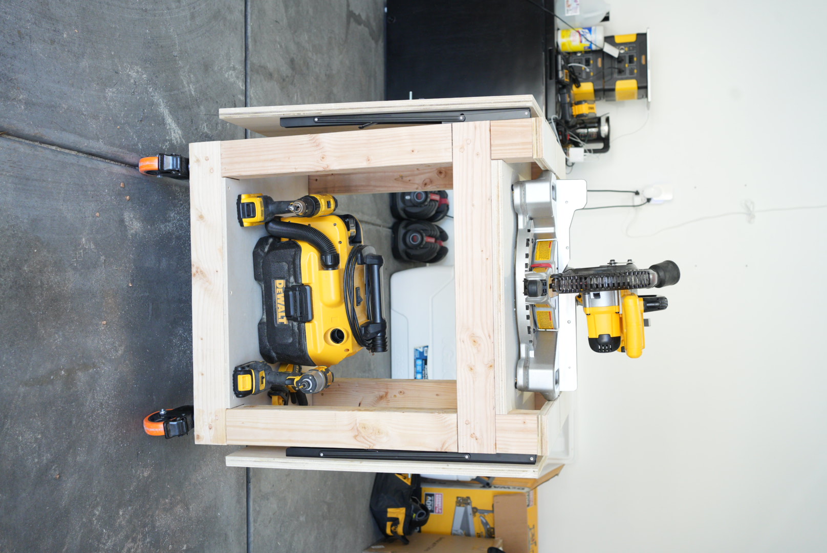 Miter Table – detail
